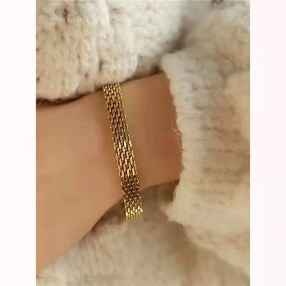 18K Gold Plated Mesh Chain Bracelet - Picture 5 of 10